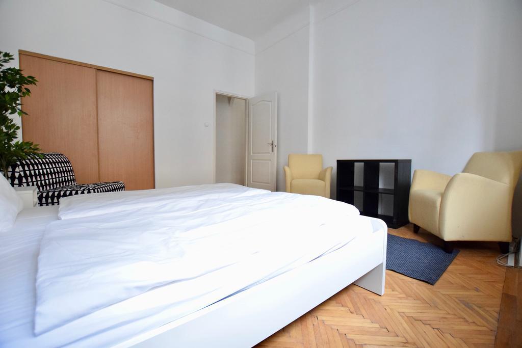 Budget Apartment By Hi5 - Akacfa 4 Budapest Ngoại thất bức ảnh